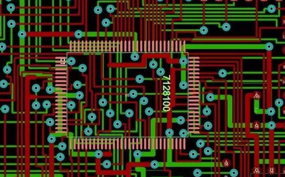 圖1：兩種PCB模型的部分電路。頂圖：傳統(tǒng)設(shè)計(jì)版本。